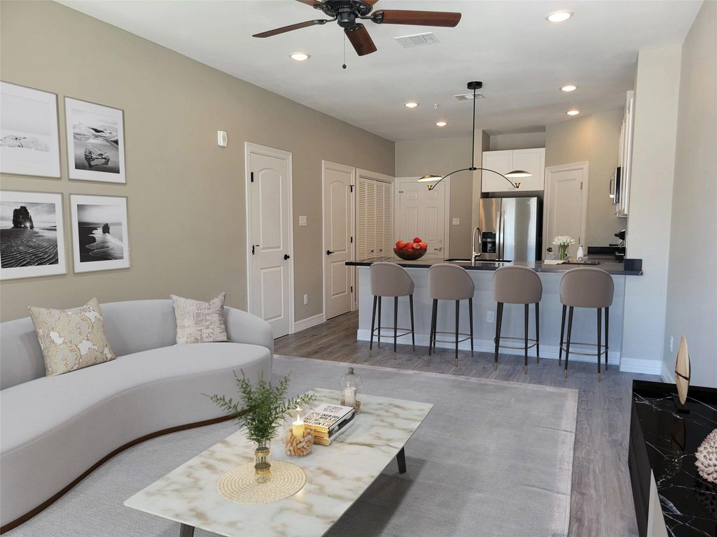 5262 Ella Boulevard 500B, Houston, TX 77018