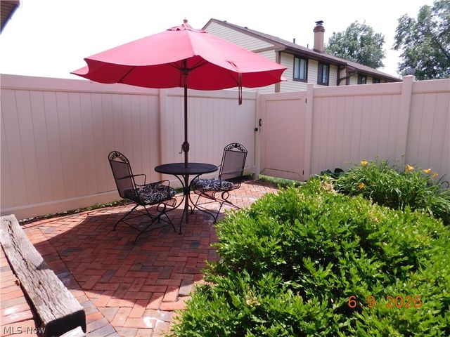 934 Hampton Ridge Drive, Akron, OH 44313