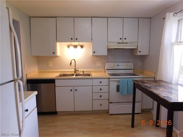 934 Hampton Ridge Drive, Akron, OH 44313