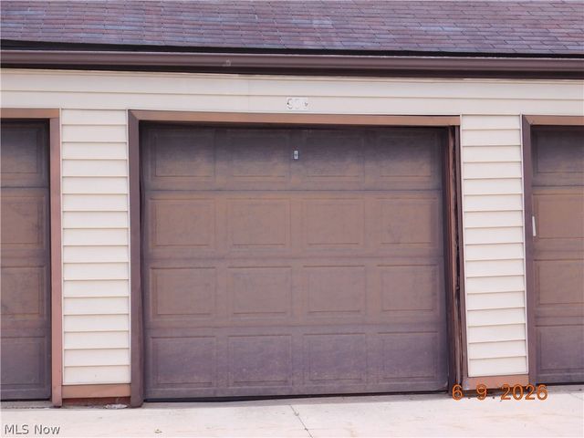 934 Hampton Ridge Drive, Akron, OH 44313
