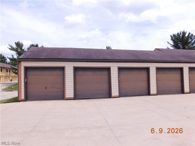 934 Hampton Ridge Drive, Akron, OH 44313