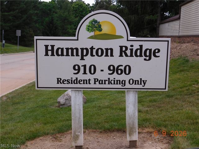 934 Hampton Ridge Drive, Akron, OH 44313