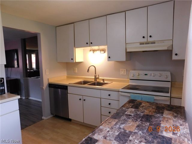 934 Hampton Ridge Drive, Akron, OH 44313