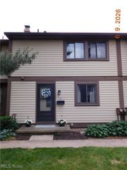 934 Hampton Ridge Drive, Akron, OH 44313