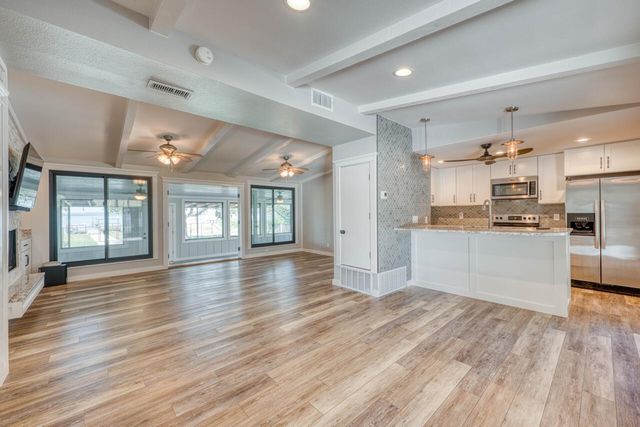 106 Pebble CIR, Buchanan Dam, TX 78609