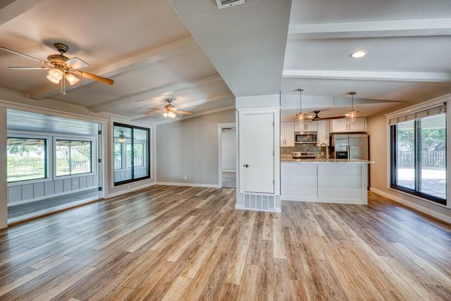 106 Pebble CIR, Buchanan Dam, TX 78609