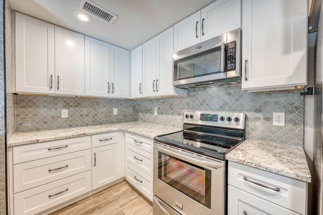 106 Pebble CIR, Buchanan Dam, TX 78609