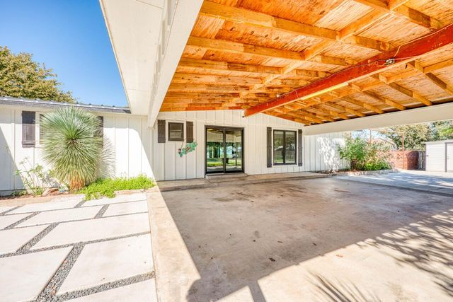 106 Pebble CIR, Buchanan Dam, TX 78609