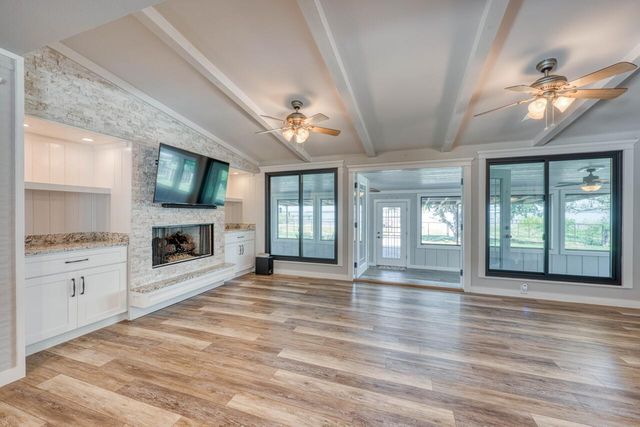 106 Pebble CIR, Buchanan Dam, TX 78609