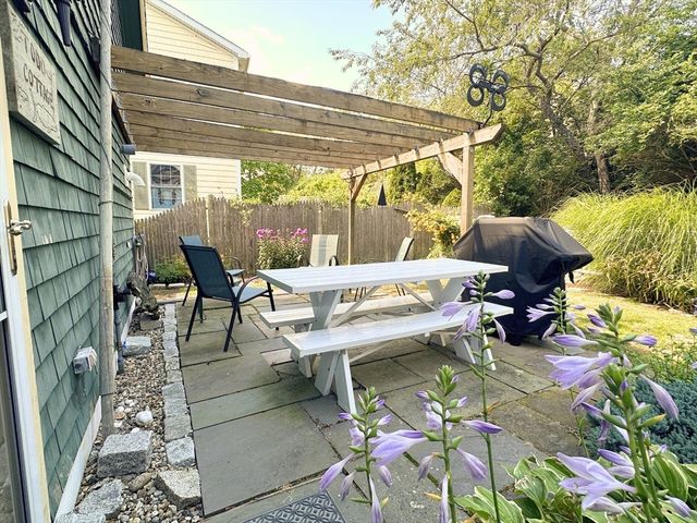 1 Pigeon Hill Ct 1, Rockport, MA 01966