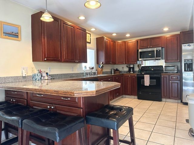 1 Pigeon Hill Ct 1, Rockport, MA 01966