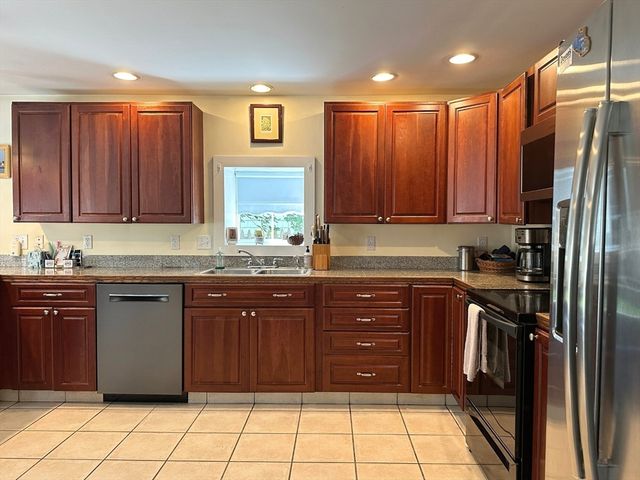 1 Pigeon Hill Ct 1, Rockport, MA 01966