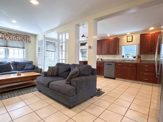 1 Pigeon Hill Ct 1, Rockport, MA 01966