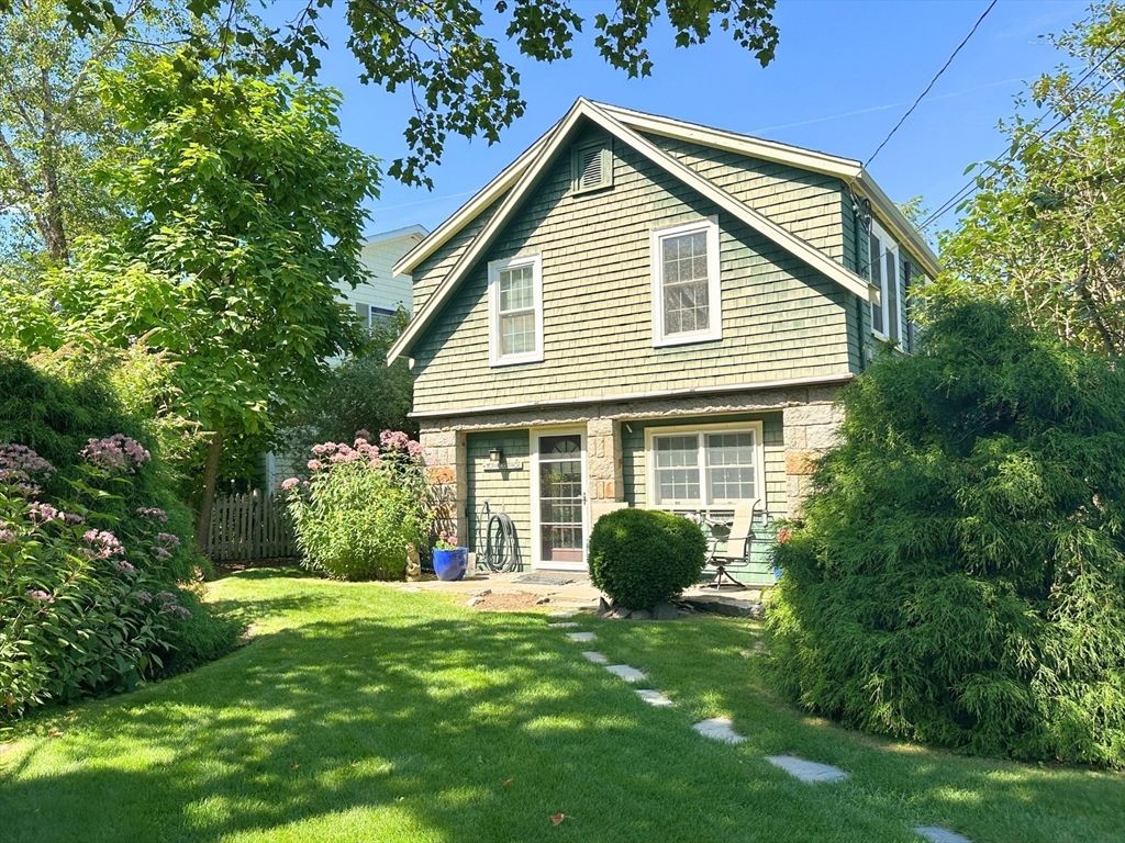 1 Pigeon Hill Ct 1, Rockport, MA 01966