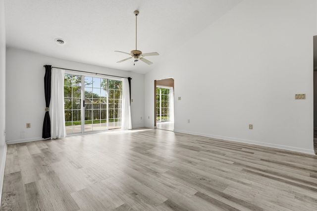 3943 Lochview Dr., Myrtle Beach, SC 29588