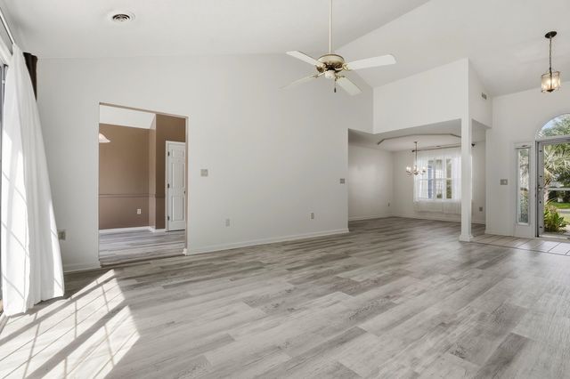 3943 Lochview Dr., Myrtle Beach, SC 29588