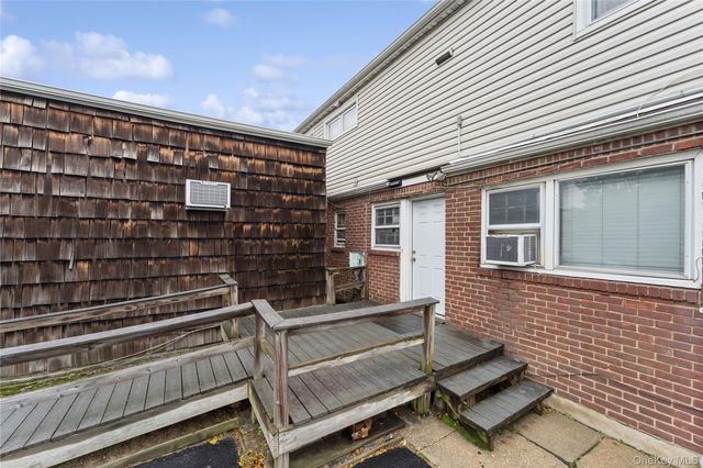 5 Seaton Gate, Valley Stream, NY 11580