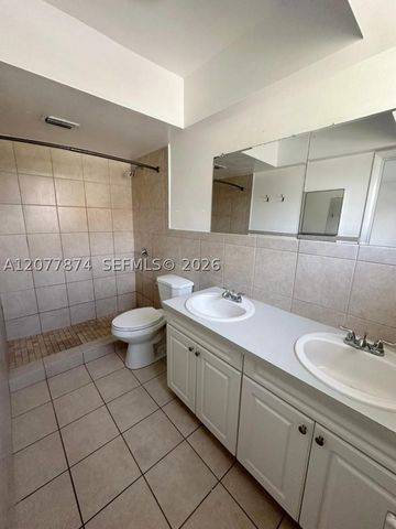 1885 NE 121st St 16, North Miami, FL 33181