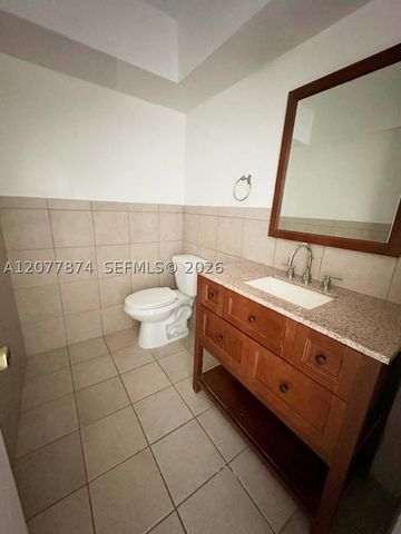 1885 NE 121st St 16, North Miami, FL 33181