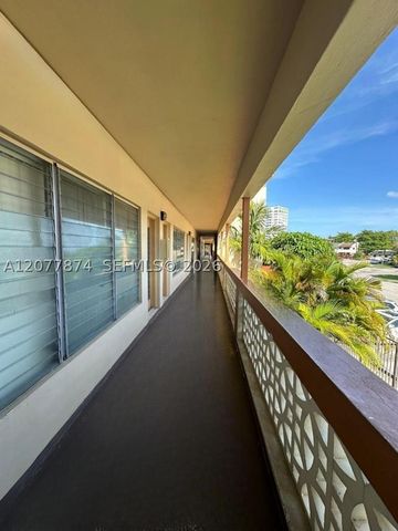 1885 NE 121st St 16, North Miami, FL 33181