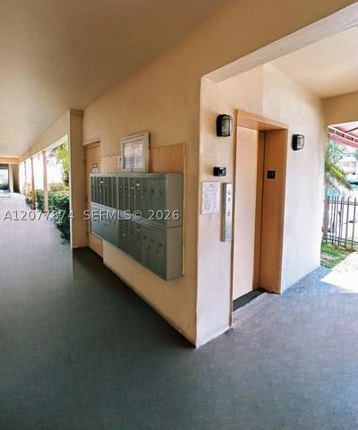 1885 NE 121st St 16, North Miami, FL 33181