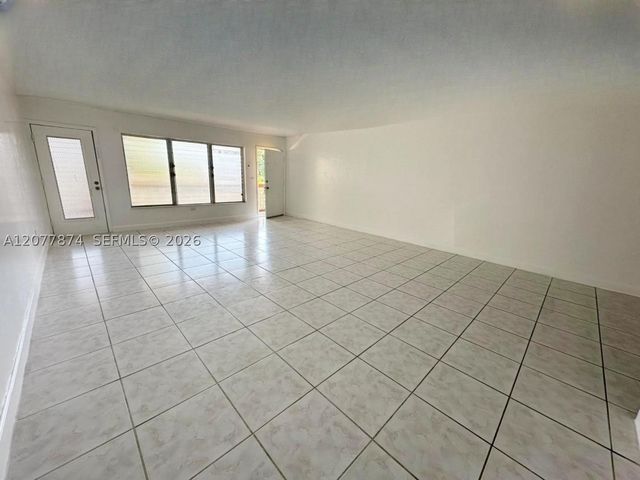 1885 NE 121st St 16, North Miami, FL 33181