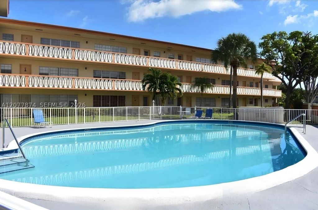 1885 NE 121st St 16, North Miami, FL 33181