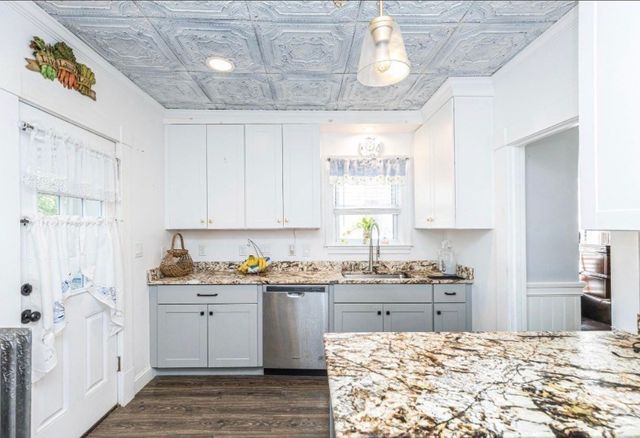 12 Quigley Avenue, Chelmsford, MA 01863