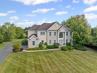 2 TWIN EAGLES Court, Hawthorn Woods, IL 60047