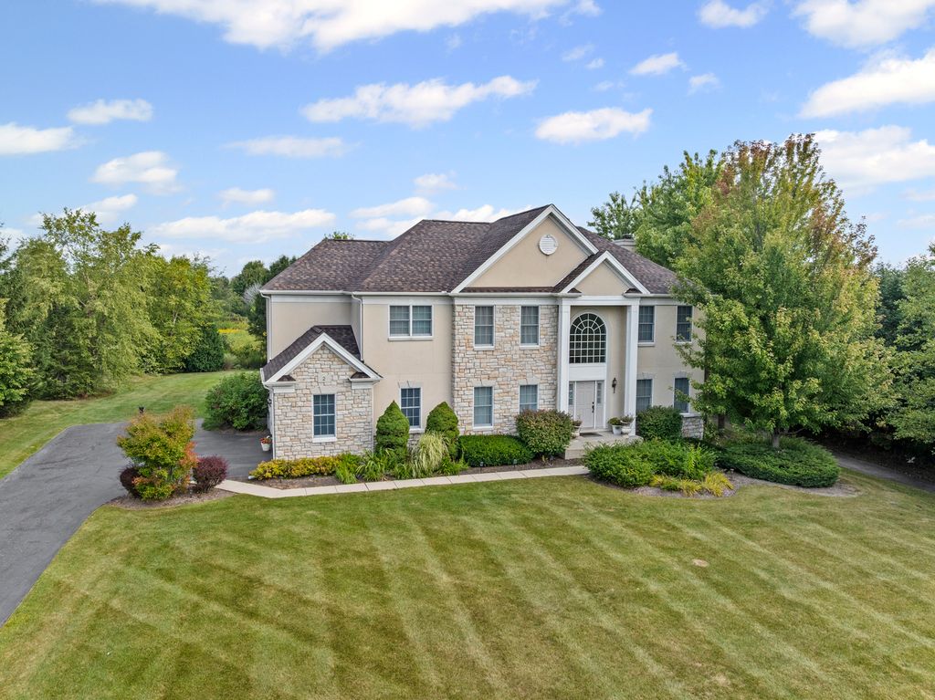 2 TWIN EAGLES Court, Hawthorn Woods, IL 60047