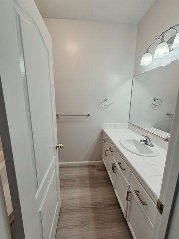 9128 N Recreation Avenue, Fresno, CA 93720