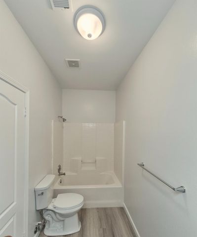9128 N Recreation Avenue, Fresno, CA 93720