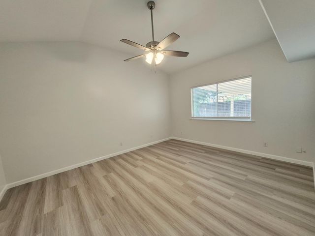 9128 N Recreation Avenue, Fresno, CA 93720
