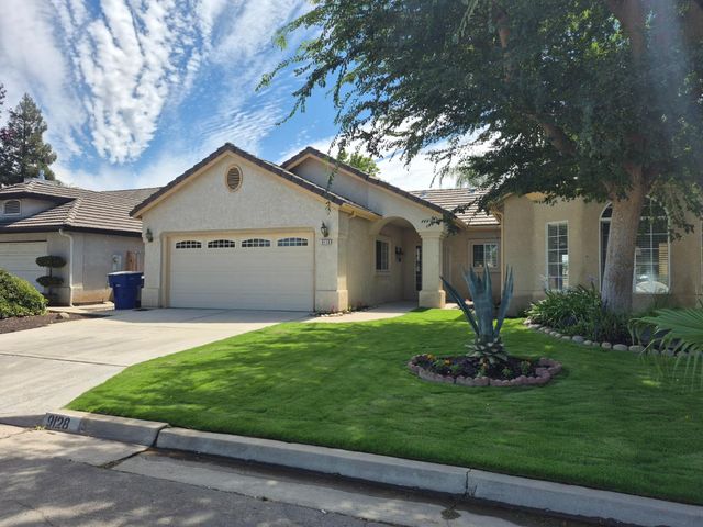9128 N Recreation Avenue, Fresno, CA 93720