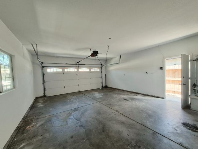 9128 N Recreation Avenue, Fresno, CA 93720