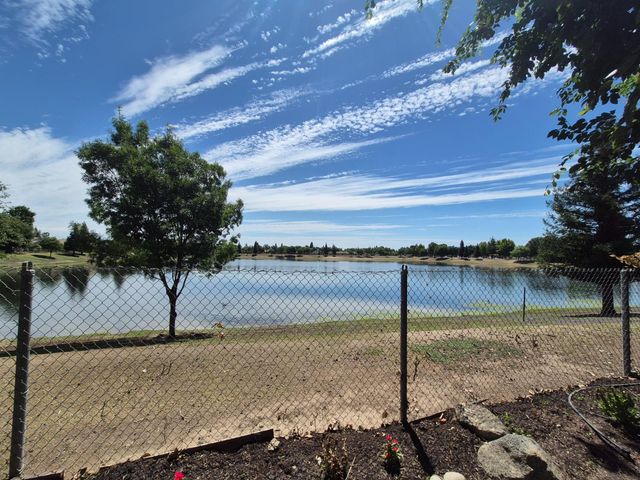 9128 N Recreation Avenue, Fresno, CA 93720