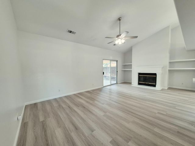 9128 N Recreation Avenue, Fresno, CA 93720