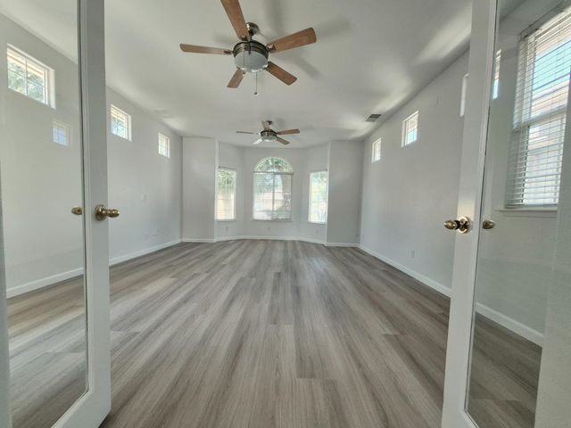 9128 N Recreation Avenue, Fresno, CA 93720