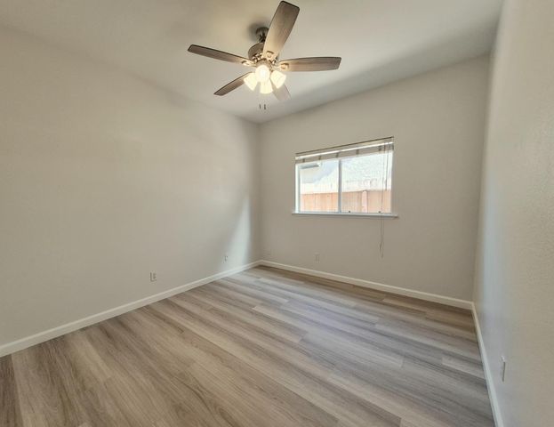 9128 N Recreation Avenue, Fresno, CA 93720