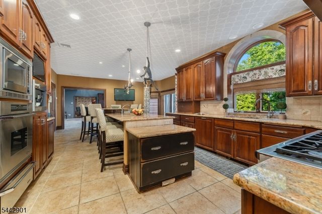 25 Wilshire Dr, Sparta Twp., NJ 07871
