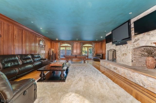 25 Wilshire Dr, Sparta Twp., NJ 07871