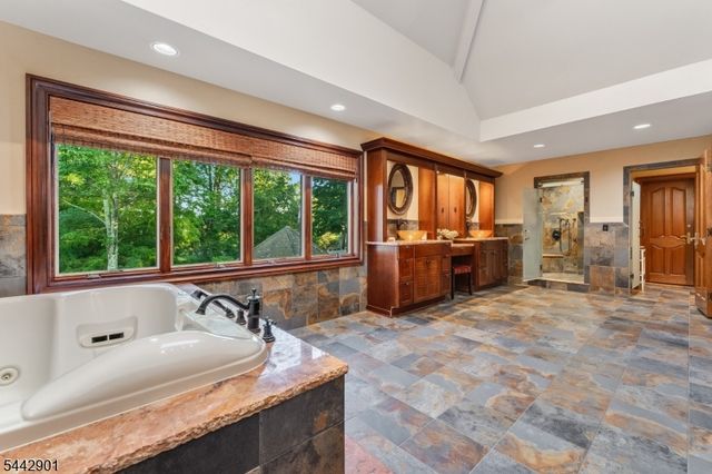 25 Wilshire Dr, Sparta Twp., NJ 07871