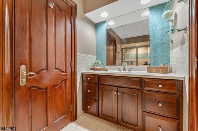 25 Wilshire Dr, Sparta Twp., NJ 07871