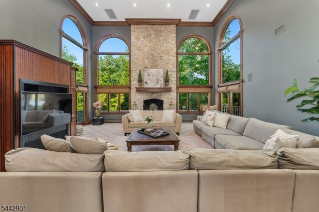 25 Wilshire Dr, Sparta Twp., NJ 07871