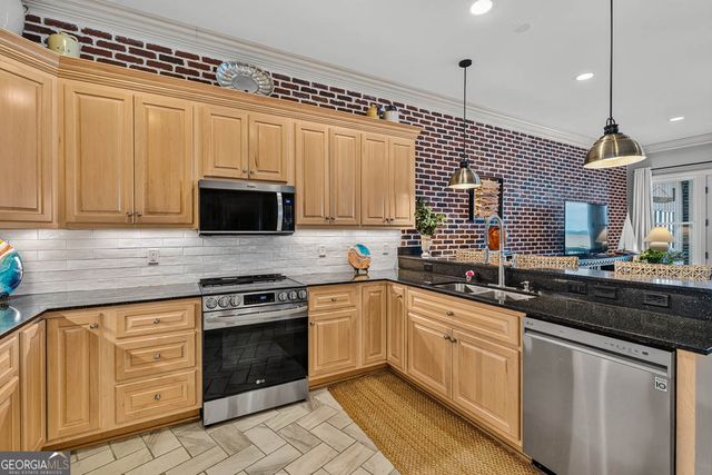 107 Broad Street C, Darien, GA 31305