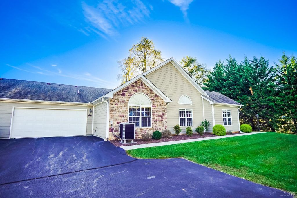 1365 Jefferson Way, Forest, VA 24551