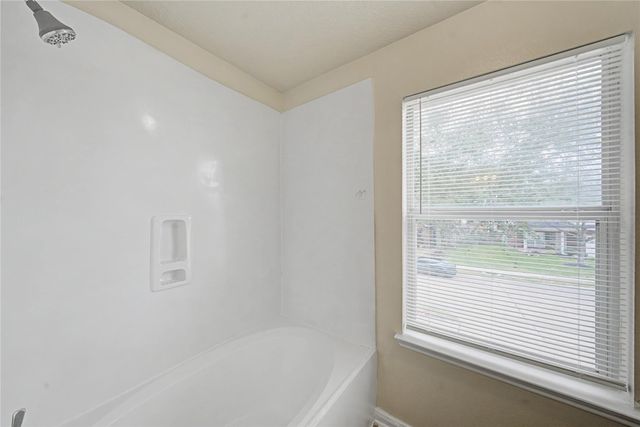 1111 Auburn View Lane, Fresno, TX 77545