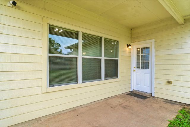 1111 Auburn View Lane, Fresno, TX 77545