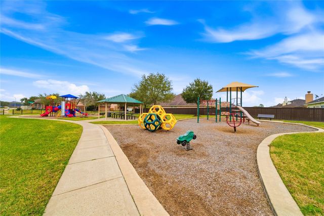 1111 Auburn View Lane, Fresno, TX 77545