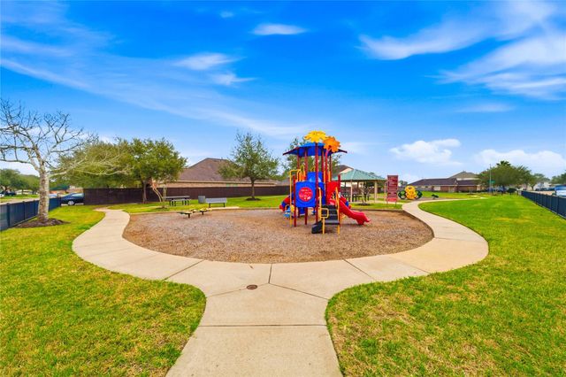 1111 Auburn View Lane, Fresno, TX 77545